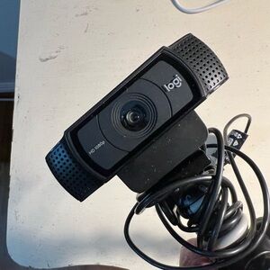 Logi 1080p video cam with tripod